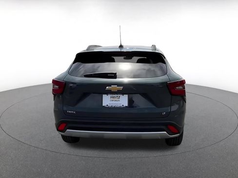 Used 2025 Chevrolet Trax LT FWD image 12