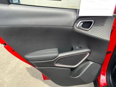 Used 2023 Kia Soul LX w/ LX Technology Package FWD image 28