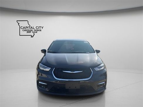 New 2026 Chrysler Pacifica Select image 3