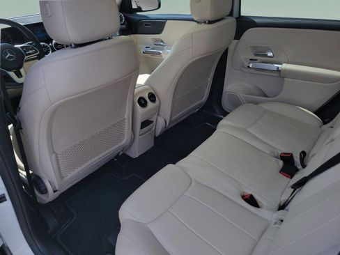 Used 2022 Mercedes-Benz GLB 250 4MATIC image 10