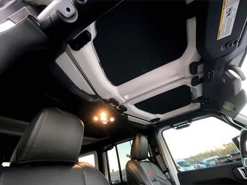 Certified 2023 Jeep Wrangler Unlimited Rubicon w/ Cold Weather Group image 17