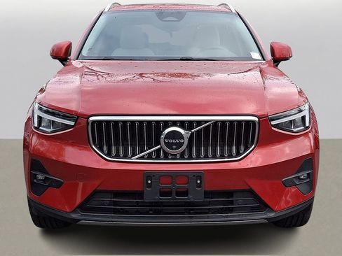 Used 2023 Volvo XC40 B5 Plus w/ Driver Assist Package AWD/4WD image 2