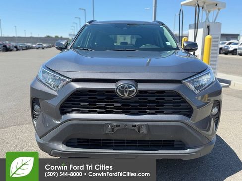 Used 2020 Toyota RAV4 XLE w/ XLE Grade Weather Package AWD/4WD image 8
