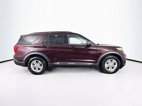 Used 2022 Ford Explorer XLT w/ Equipment Group 202A AWD/4WD image 12