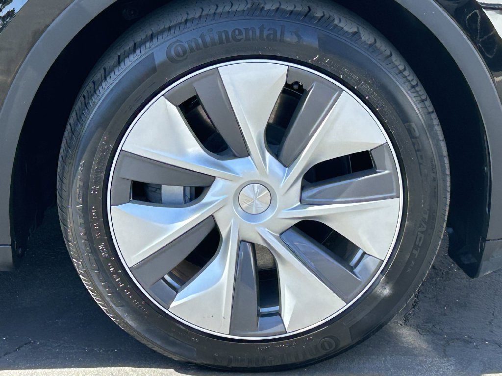 Used 2023 Tesla Model Y 2WD image 7