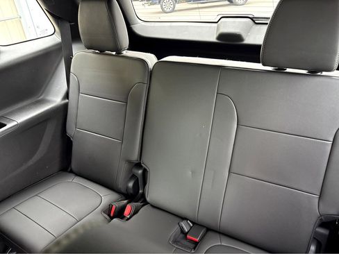 Used 2023 Chevrolet Traverse LT FWD image 30