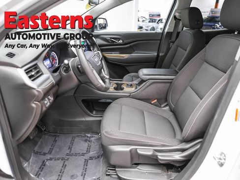 Used 2023 GMC Acadia SLE FWD image 13