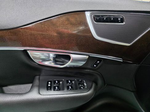 Used 2018 Volvo XC90 T6 Momentum w/ Convenience Package AWD/4WD image 18