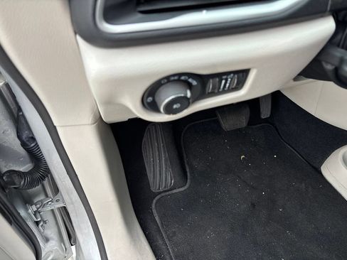 Used 2024 Chrysler Pacifica Touring-L FWD image 26