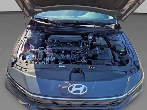 Used 2024 Hyundai Elantra SE FWD image 36
