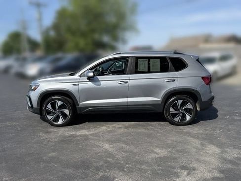 Certified 2023 Volkswagen Taos SE w/ Panoramic Sunroof Package AWD/4WD image 4