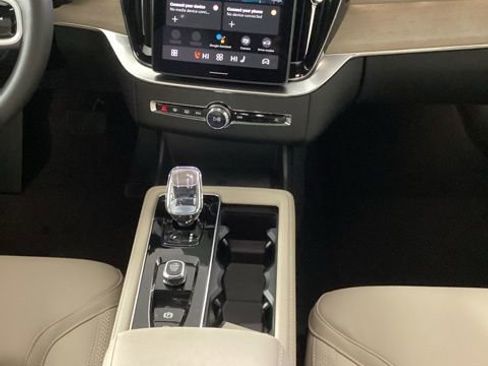 New 2026 Volvo XC90 B5 Core w/ Protection Package Premier image 25