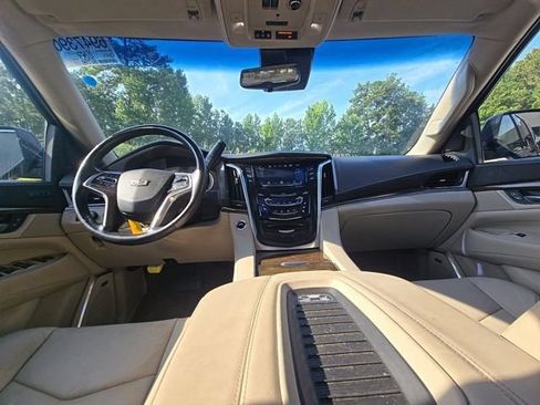 Used 2019 Cadillac Escalade Premium Luxury AWD/4WD image 8