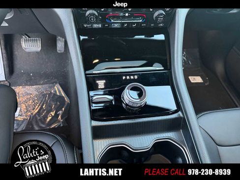 New 2025 Jeep Grand Cherokee Limited image 9