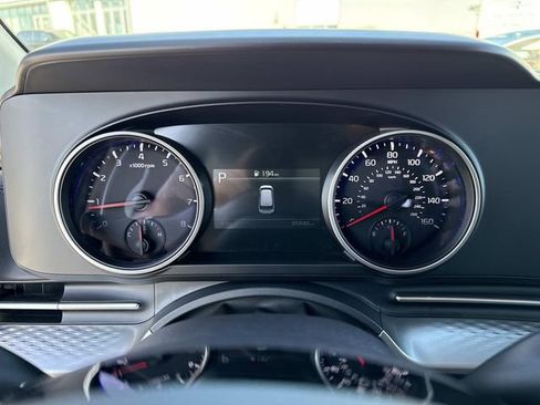 Used 2024 Kia Carnival LX FWD image 27