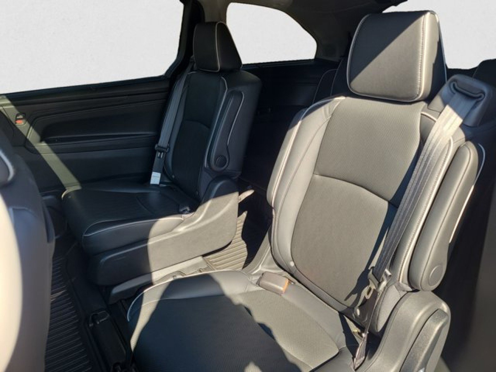 Used 2023 Honda Odyssey Elite image 19