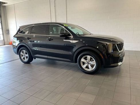 Used 2025 Kia Sorento LX image 6