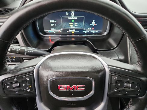 Used 2023 GMC Yukon XL SLT w/ SLT Premium Package image 19