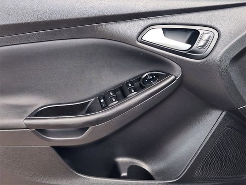 Used 2018 Ford Focus SE image 17