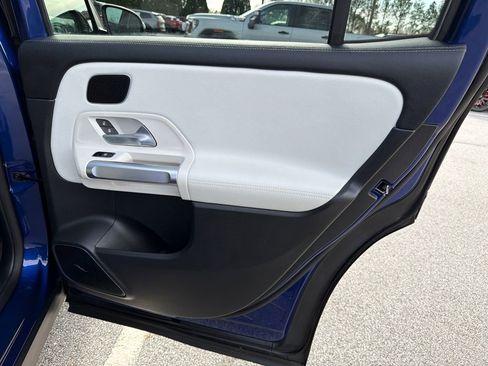 Used 2021 Mercedes-Benz GLB 250 4MATIC image 16