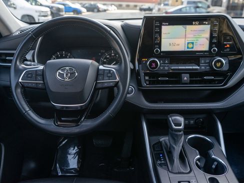 Used 2021 Toyota Highlander XLE image 13
