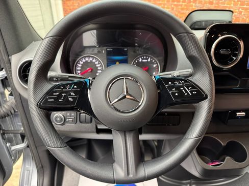 Used 2025 Mercedes-Benz Sprinter 3500 image 15