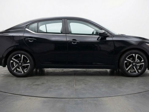 Used 2025 Nissan Sentra SV FWD image 11