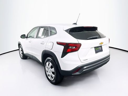 Used 2025 Chevrolet Trax LS image 5