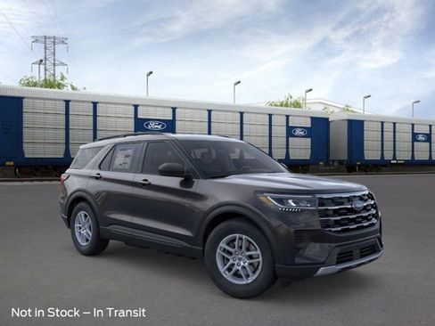 New 2026 Ford Explorer Active RWD image 7