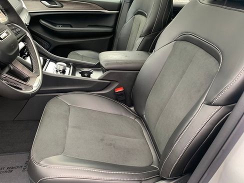 New 2026 Jeep Grand Cherokee Laredo image 12