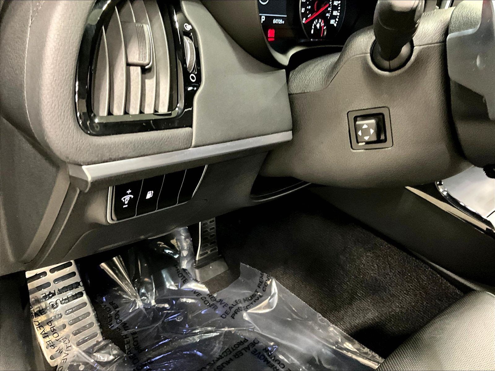 Used 2018 Kia Stinger GT1 AWD/4WD image 37