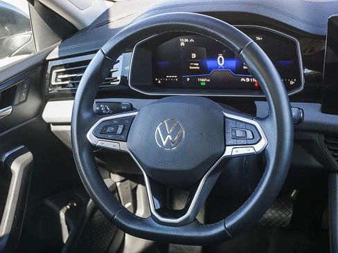 Used 2025 Volkswagen Jetta SE image 16