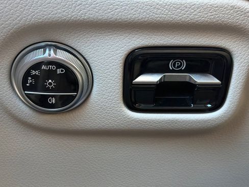 Used 2023 Mercedes-Benz EQS 450+ SUV image 37