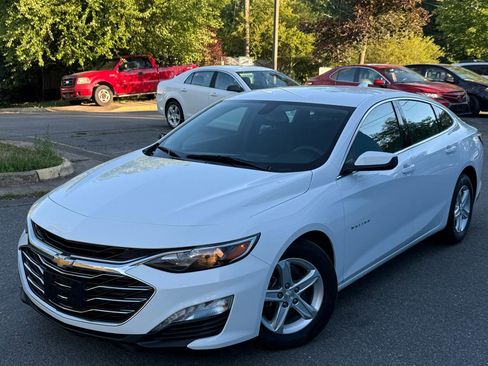 Used 2022 Chevrolet Malibu LT FWD image 3