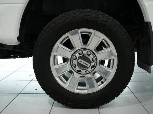 Used 2022 Ford F250 Platinum w/ FX4 Off-Road Package image 10