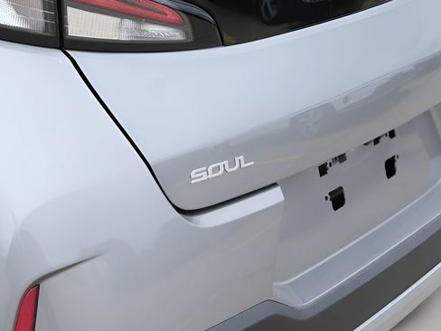 Used 2025 Kia Soul LX FWD image 37
