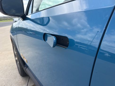 Used 2022 Rivian R1T Adventure image 9