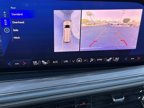 Used 2025 Chevrolet Suburban Premier image 30