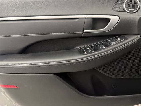 Used 2022 Hyundai Sonata Limited w/ Preferred Accessory Package image 22