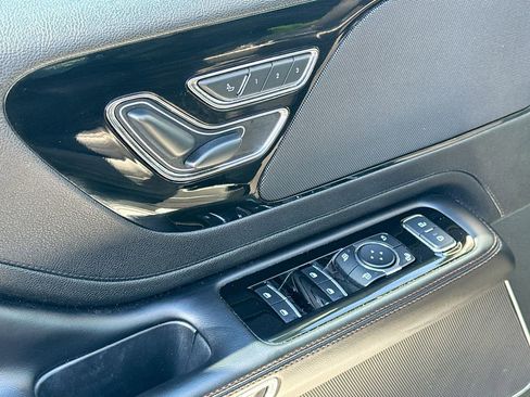 Used 2023 Lincoln Aviator Standard image 19