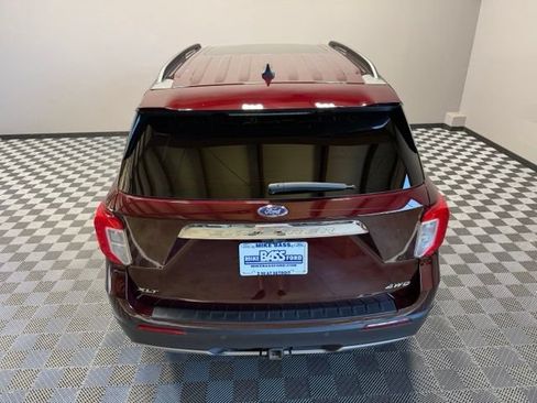 Used 2022 Ford Explorer XLT w/ Equipment Group 202A AWD/4WD image 12