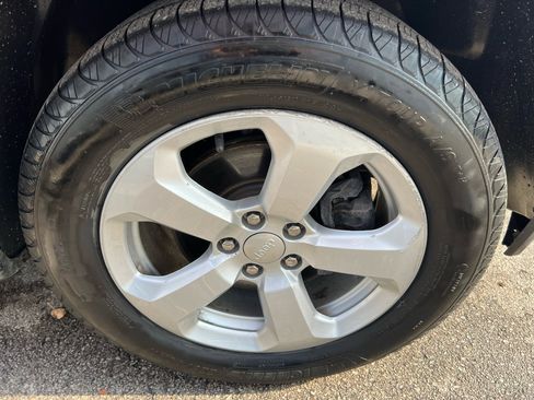 Used 2021 Jeep Compass Latitude w/ Sun and Sound Group image 7