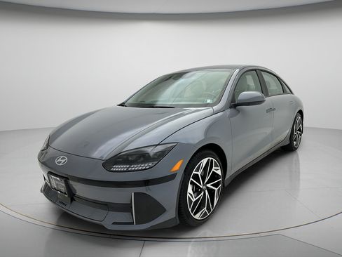 Used 2024 Hyundai Ioniq 6 SEL AWD/4WD image 3