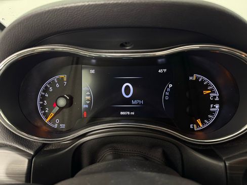 Used 2019 Jeep Grand Cherokee Altitude image 24