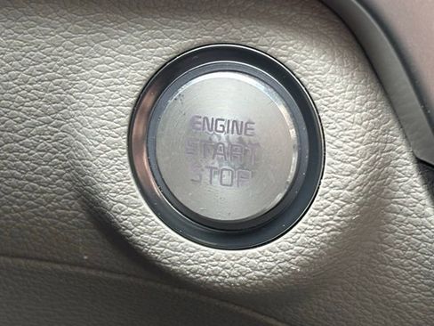 Used 2023 Kia Telluride EX w/ EX Captain's Chair Package image 17