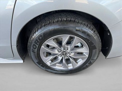 Used 2024 Toyota Sienna LE AWD/4WD image 23