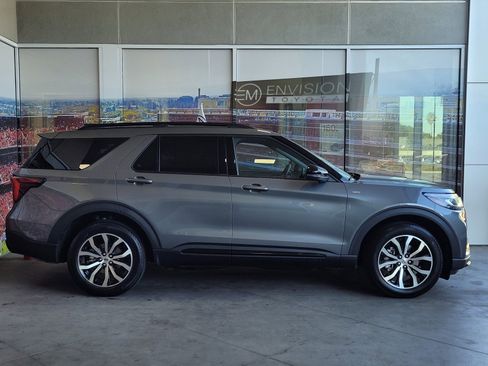 Used 2025 Ford Explorer ST-Line image 4