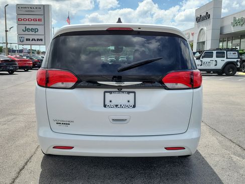 Used 2023 Chrysler Voyager LX FWD image 6