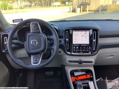 Used 2023 Volvo XC40 B4 Plus w/ Protection Package Premier image 10