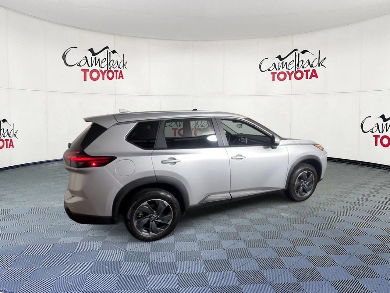 Used 2025 Nissan Rogue SV FWD image 3
